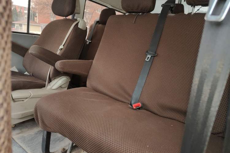 Used Iveco Daily 2017 2.5T A35 Passenger Van 5-7 Seats Model 47Z5
