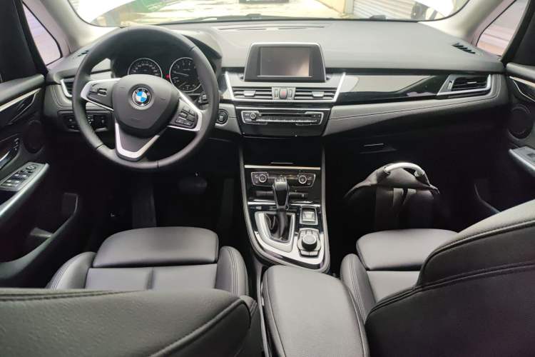 Used BMW 2 Series Active Tourer 2015 218i Sports Design Package Center Console