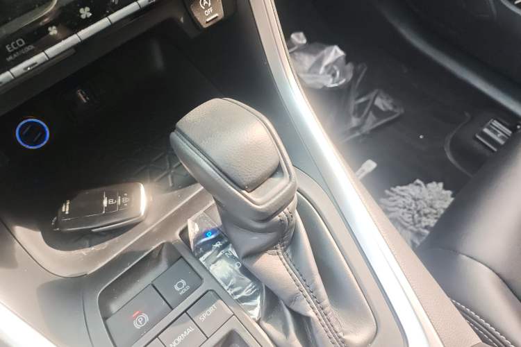 Used Toyota RAV4 2020 2.0L CVT Two-Wheel Drive Fashion Edition Gear Lever