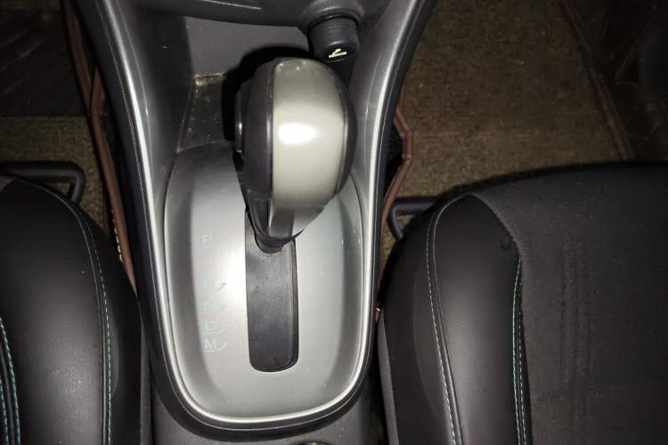 Used Chevrolet Trax 2014 1.4T Automatic Two-Wheel Drive Luxury Model Gear Lever
