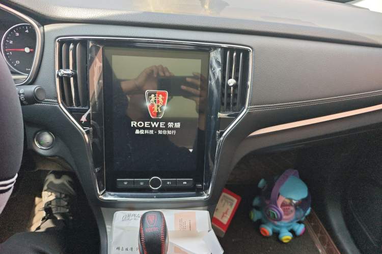 Used Roewe RX5 2019 20T Two-Wheel Drive Automatic 4G Connected Platinum Edition Audio And AC Panel