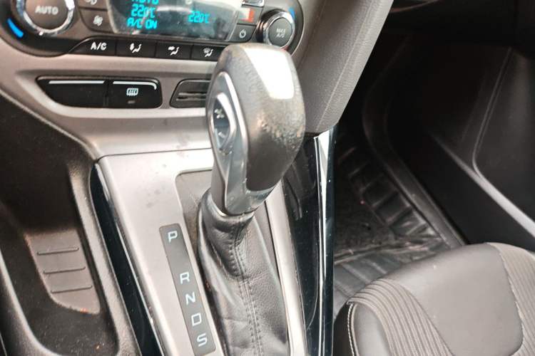 Used Ford Focus 2012 Sedan 1.6L Automatic Fashion Edition Gear Lever