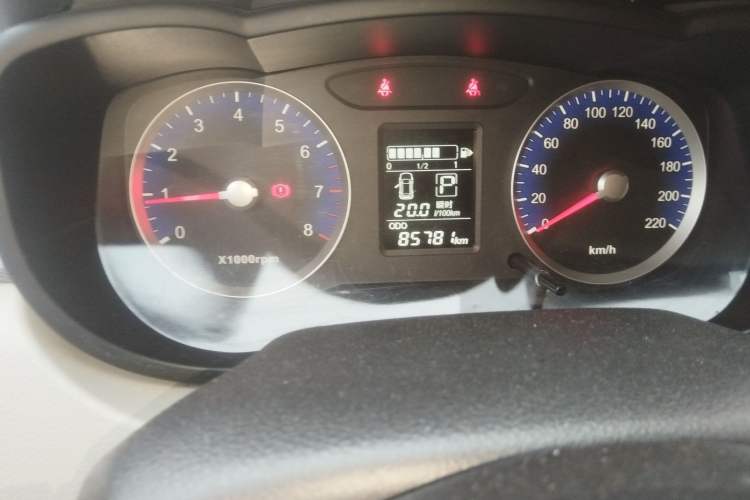 Used Venucia R50 2015 1.6L Automatic Fashion Edition Odometer Close Up