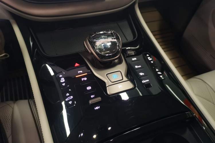 Used Denza D9 2022 DM-i 970 Four-Wheel Drive Flagship Model