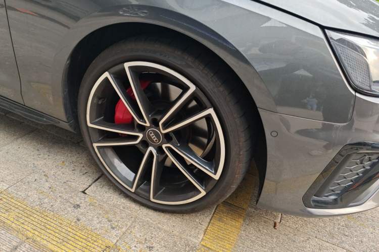 Used Audi A4L 2024 45 TFSI quattro Prestige Dynamic Edition Right Front Wheel Hub