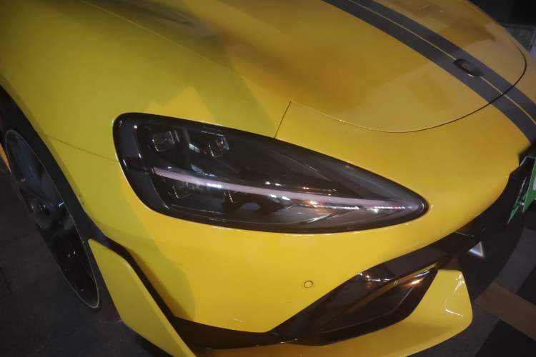 Used Xiaomi Auto SU7 Ultra 2025 Ultra Model Right Front Headlight