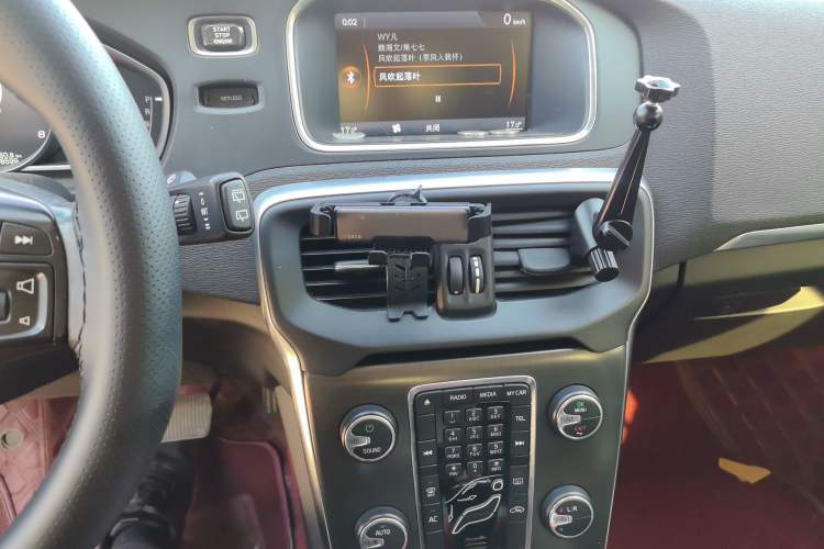 Used Volvo V40 2013 2.0T Zhiya Edition
