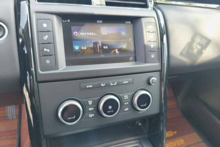 Used Land Rover Discovery 2017 3.0 SC V6 SE Audio And AC Panel