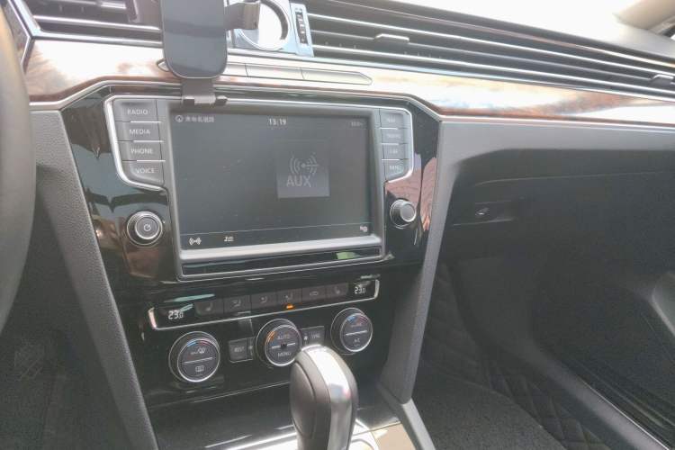 Used Volkswagen Magotan 2017 380TSI DSG Prestige Edition Audio And AC Panel