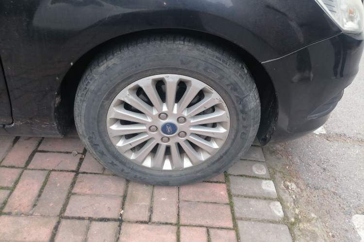 Used Ford Focus 2013 Sedan Classic 1.8L Manual Fashion Edition