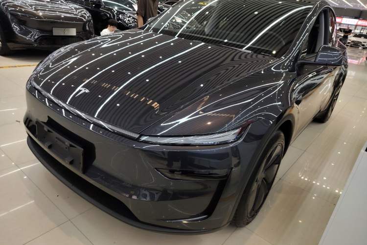 Used Tesla Model Y 2025 Rear-Wheel-Drive Version