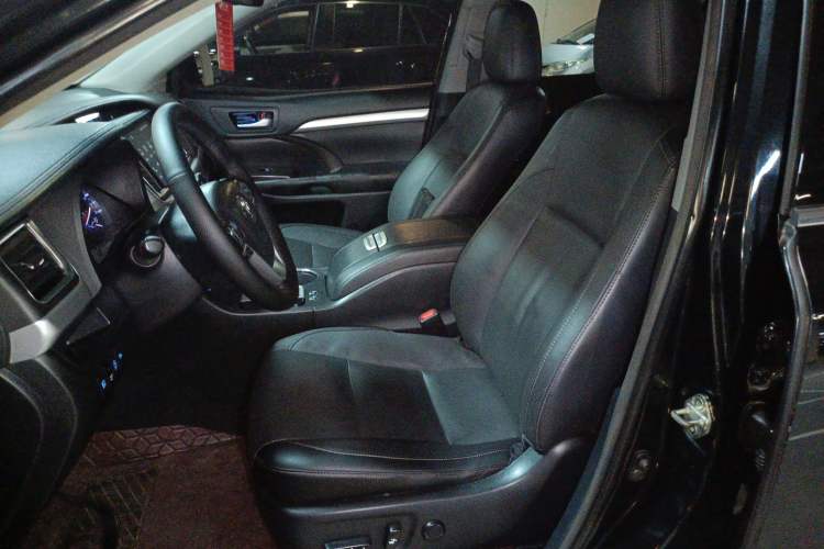 Used Toyota Highlander 2018 2.0T Four-Wheel Drive Luxury Edition 7 Seats China V Emission Standard
