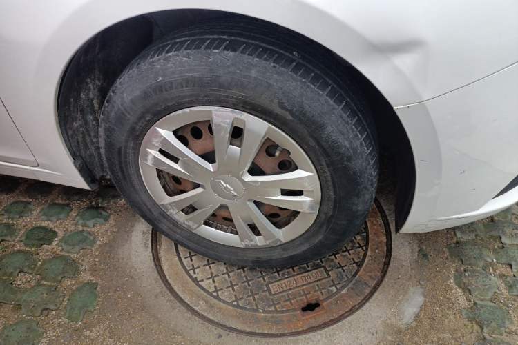 Used Chevrolet Cruze 2013 1.6L SL MT Right Front Wheel Hub