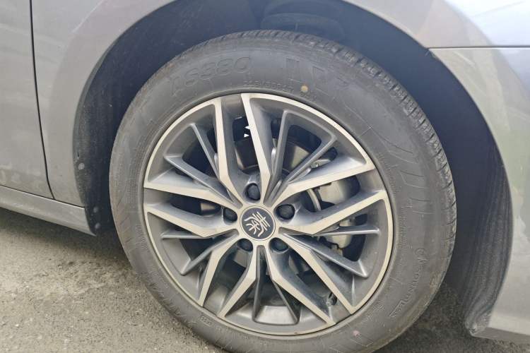 Used BYD Qin PLUS 2021 DM-i 55KM Flagship Model Right Front Wheel Hub