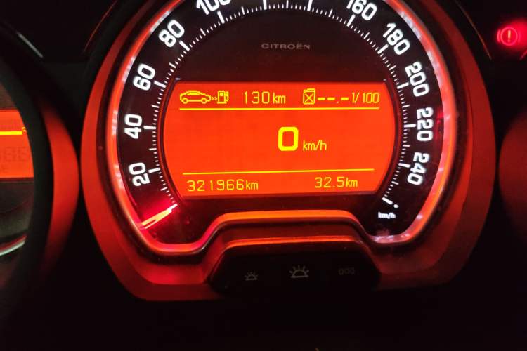 Used Citroen C5 2012 2.0L Automatic Luxury Edition Odometer Close Up