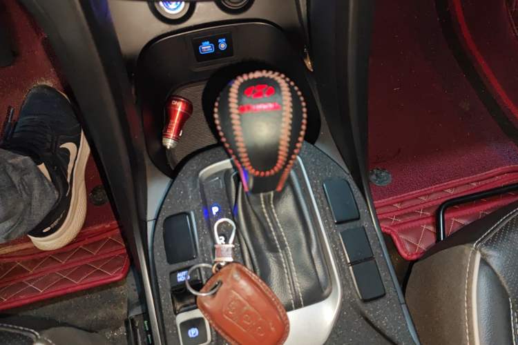 Used Hyundai Santa Fe 2017 2.0T Automatic Two-Wheel Drive Smart Version 7 Seats
