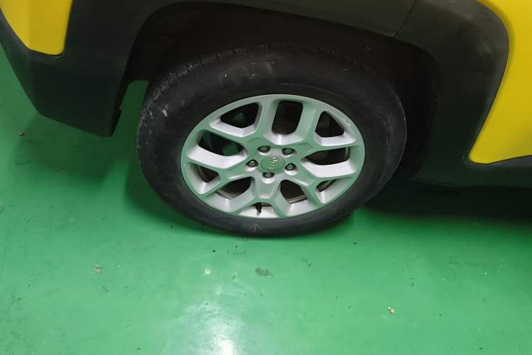 Used Jeep Renegade 2017 180T Automatic Jingneng Edition Right Rear Wheel Hub