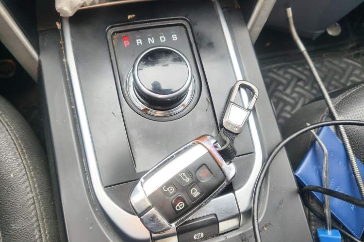 Used Land Rover Discovery Sport 2018 240 PS SE Version Gear Lever