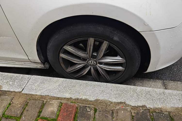 Used Volkswagen Golf 2012 1.6L Automatic Fashion Model
