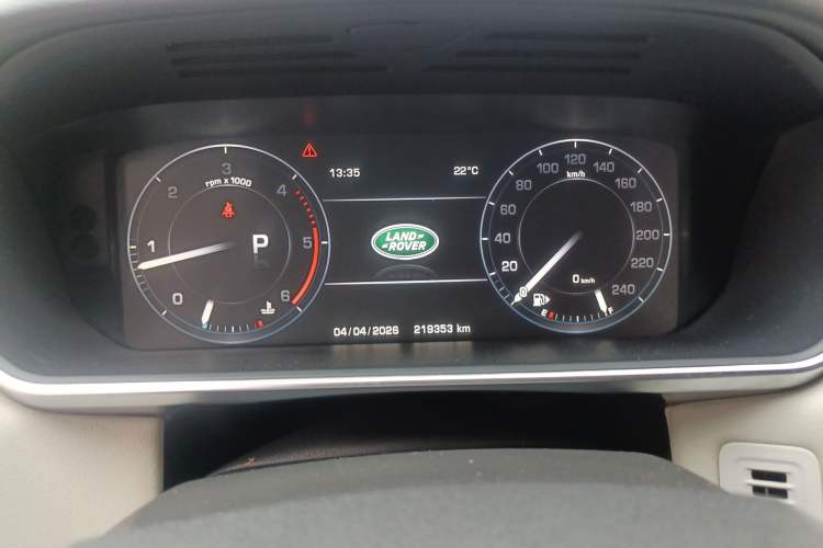 Used Land Rover Range Sport 2015 3.0 SDV6 HSE Odometer Close Up