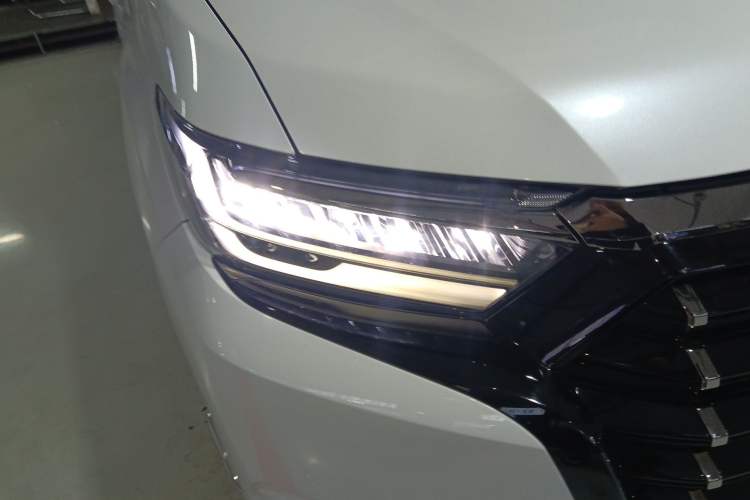 Used Honda Elysion 2022 2.0L eHEV Luxury First Edition Right Front Headlight