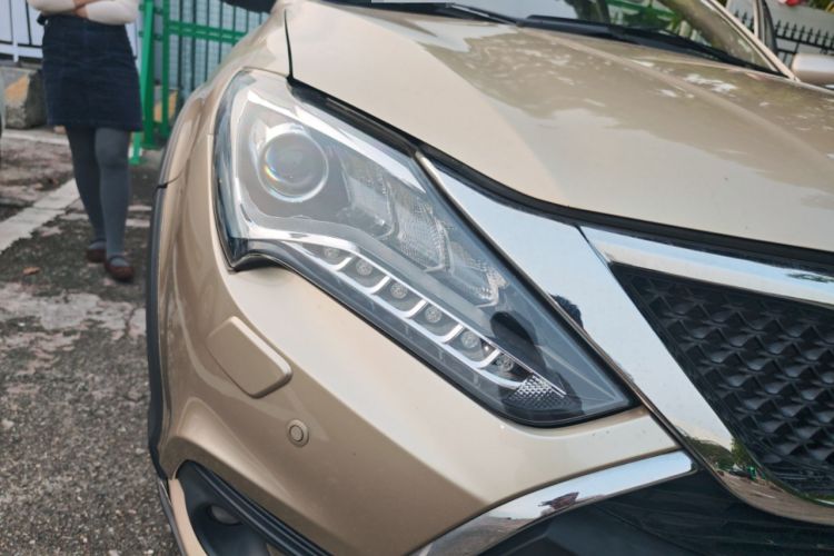 Used BYD Tang New Energy 2015 2.0T Four-Wheel-Drive Flagship Model Right Front Headlight