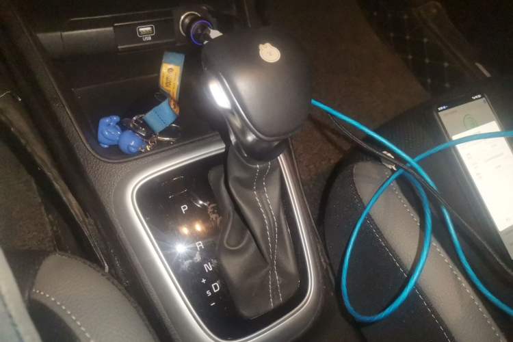 Used Kia kx1 Stonic 2021 1.4L CVT Fun & Sunroof Model Gear Lever