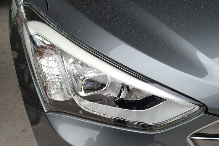 Used Hyundai Santa Fe Classic 2013 3.0L Four-Wheel Drive Luxury Edition 7 Seats Euro IV Right Front Headlight