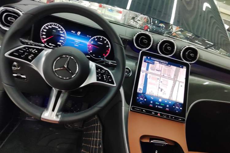 Used Mercedes-Benz GLC 2023 GLC 260 L 4MATIC Dynamic Edition 5-seater
