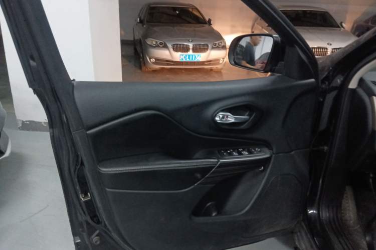 Used Jeep Cherokee 2016 2.4L Professional Edition