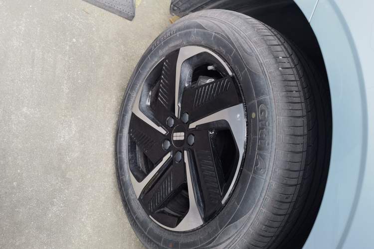 Used Geely Galaxy L6 2024 125km PLUS Dragon Edition
