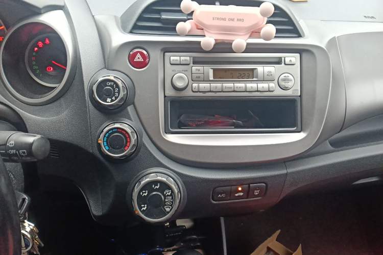 Used Honda Fit 2011 1.3L automatic comfort version
