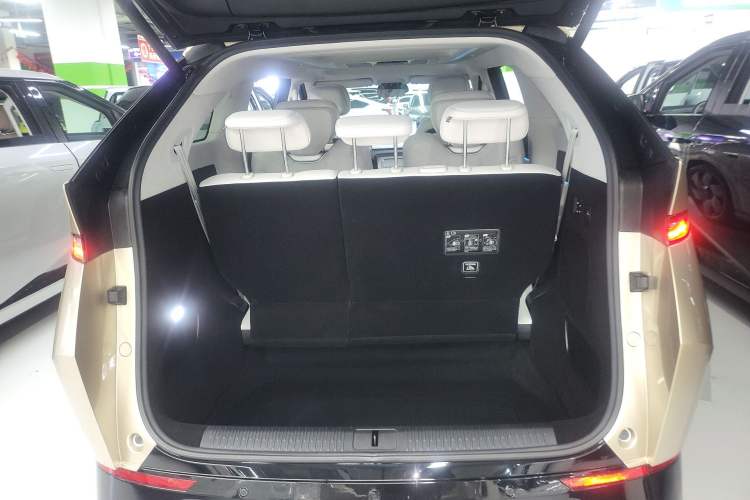 Used XPeng X9 2024 702 Ultra-Long Range Pro