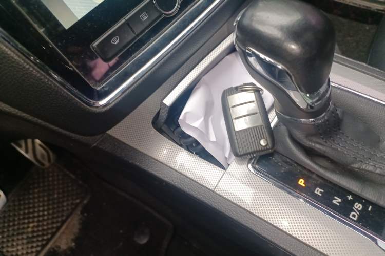 Used Roewe RX5 2016 20T Two-Wheel Drive Automatic Internet Smart Edition
