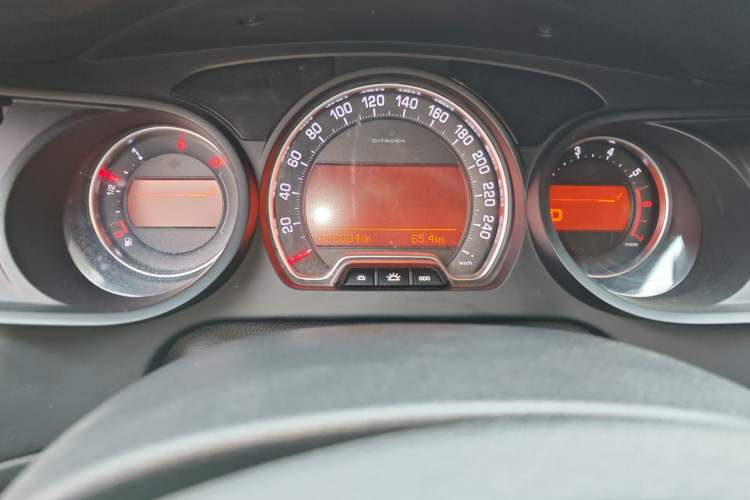 Used Citroen C5 2016 1.6T Automatic Zunyue Model Odometer Close Up