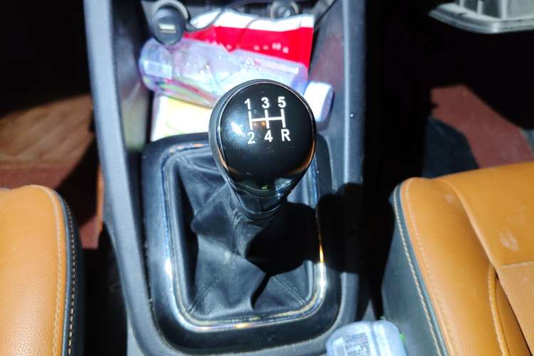 Used CHANGAN OSHAN CX70 2016 1.6L Manual Luxury Model Gear Lever