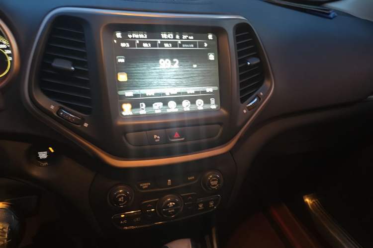 Used Jeep Cherokee 2017 2.0L Superior Edition
