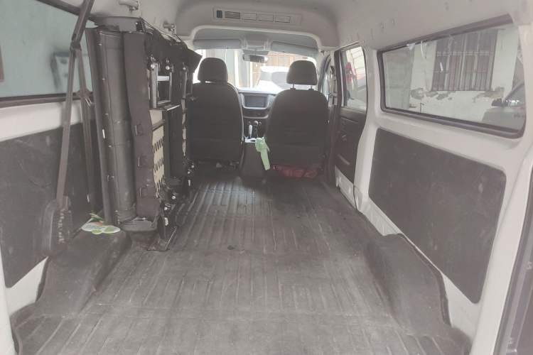 Used Jinbei Gold Hiace 2021 1.5L Passenger Van Travel Lion 6-Seater
