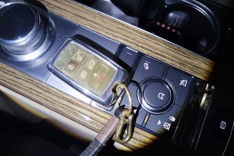 Used Land Rover Range 2019 3.0 SCV6 Legacy Edition Vehicle Key