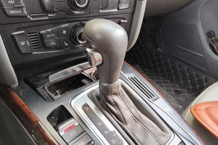 Used Audi A4L 2012 2.0 TFSI automatic standard version