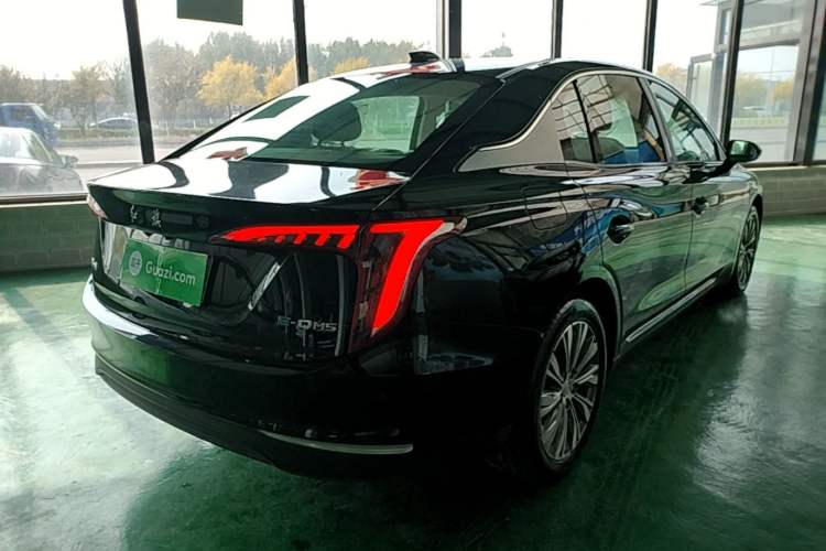 Used Hongqi E-QM5 2022 431 km Charge & Enjoy Edition
