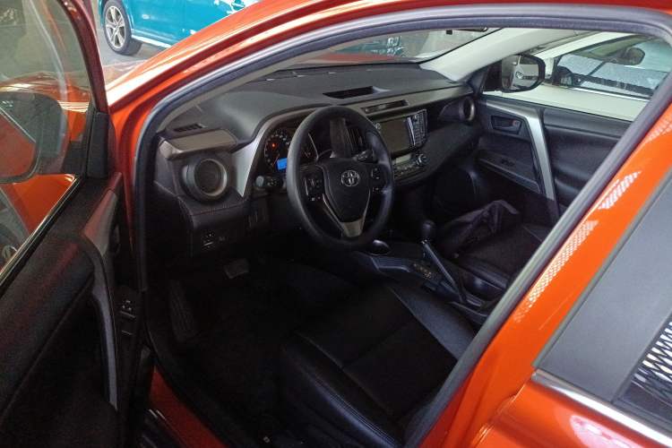 Used Toyota RAV4 2015 2.0L CVT Two-Wheel Drive Fashion Edition