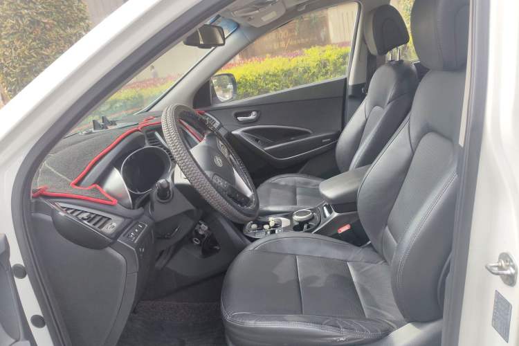 Used Hyundai Santa Fe 2013 2.4L Automatic Two-Wheel Drive Smart Version
