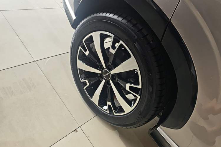 Used Roewe D5X DMH 2024 135 Flagship Edition Right Rear Wheel Hub