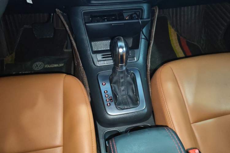 Used Volkswagen Tiguan 2012 1.8TSI Automatic Two-Wheel Drive Urban Edition Gear Lever