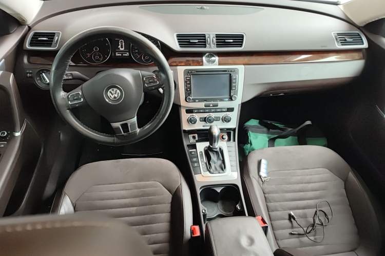 Used Volkswagen Magotan 2012 Travel Edition 2.0 TSI Comfort Version Center Console