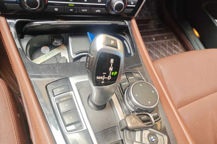 Used BMW 5 Series GT 2015 528i Leading Model