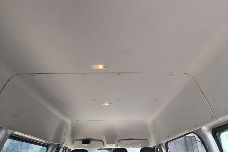 Used Ford Transit Custom 2009 2.4T Diesel Standard Version Short Wheelbase Mid-Roof China Stage III