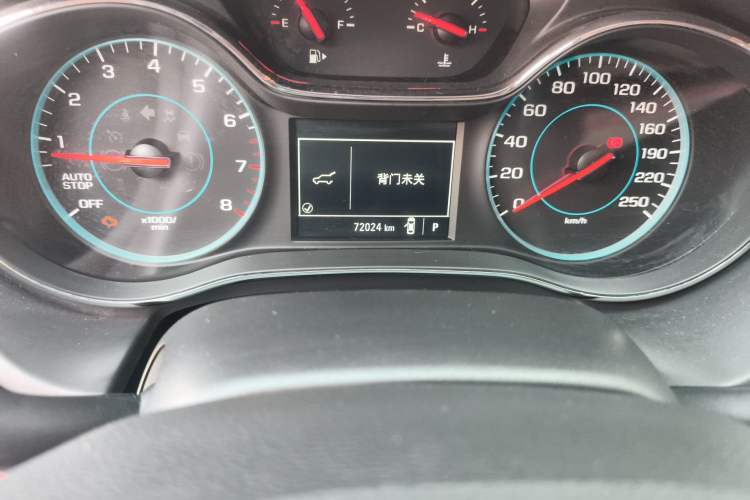 Used Chevrolet Cruze 2018 Hatchback 320 Automatic Pioneer Sunroof Edition Odometer Close Up