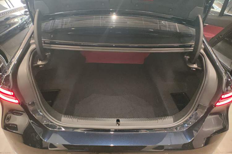 Used BMW 5 Series 2024 530Li Luxury Package Premium Edition
